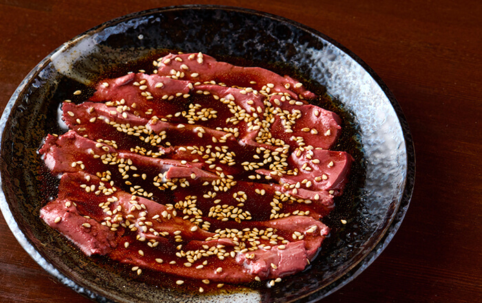 生レバ刺し